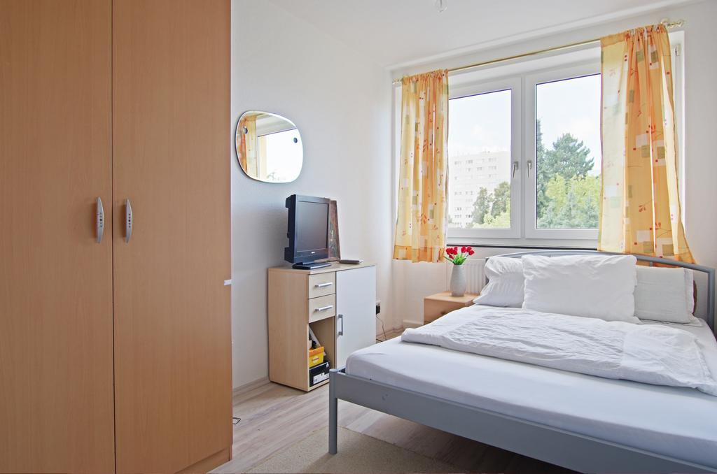 Private Rooms Near Exhibition Center Hanóver Exterior foto