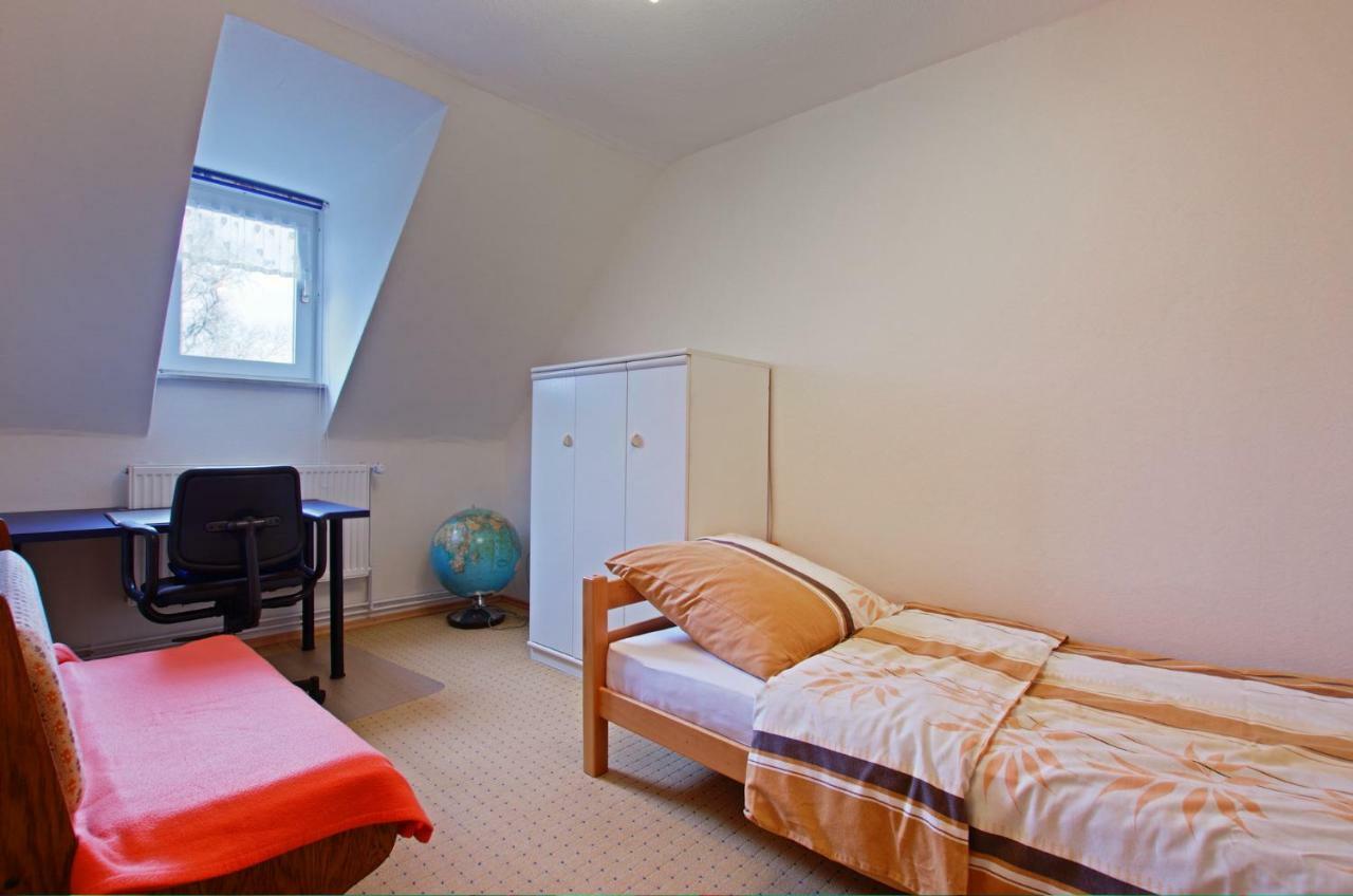 Private Rooms Near Exhibition Center Hanóver Exterior foto